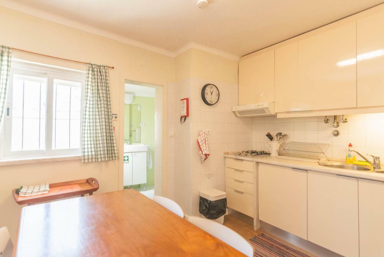 'White House' Apartment- Alfama Lisbon Bagian luar foto