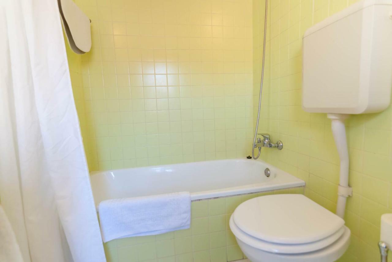 'White House' Apartment- Alfama Lisbon Bagian luar foto