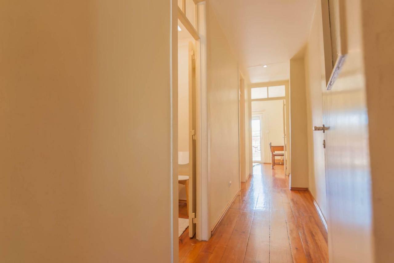 'White House' Apartment- Alfama Lisbon Bagian luar foto