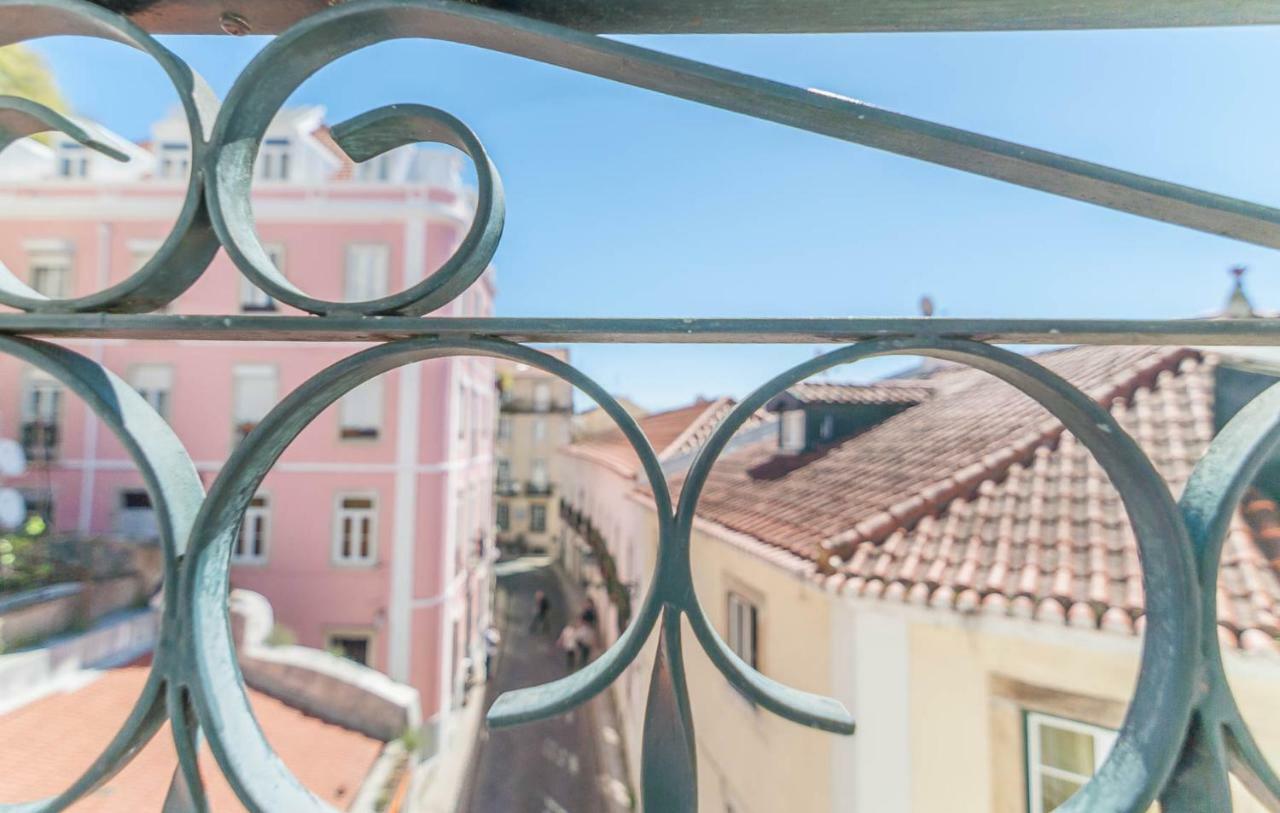 'White House' Apartment- Alfama Lisbon Bagian luar foto