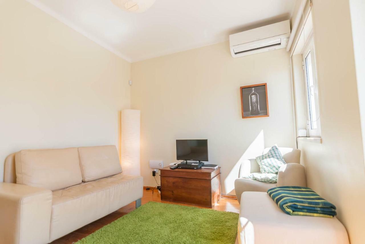 'White House' Apartment- Alfama Lisbon Bagian luar foto