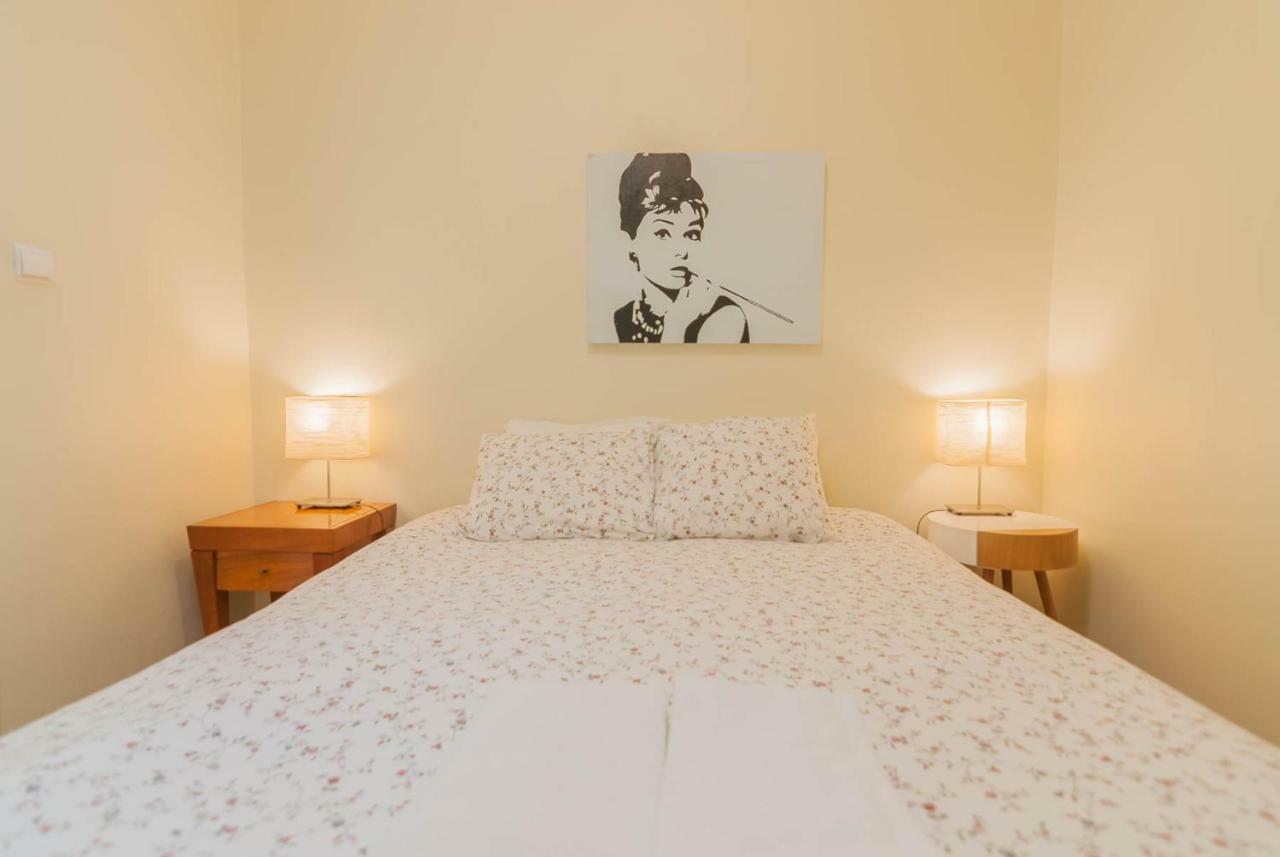 'White House' Apartment- Alfama Lisbon Bagian luar foto