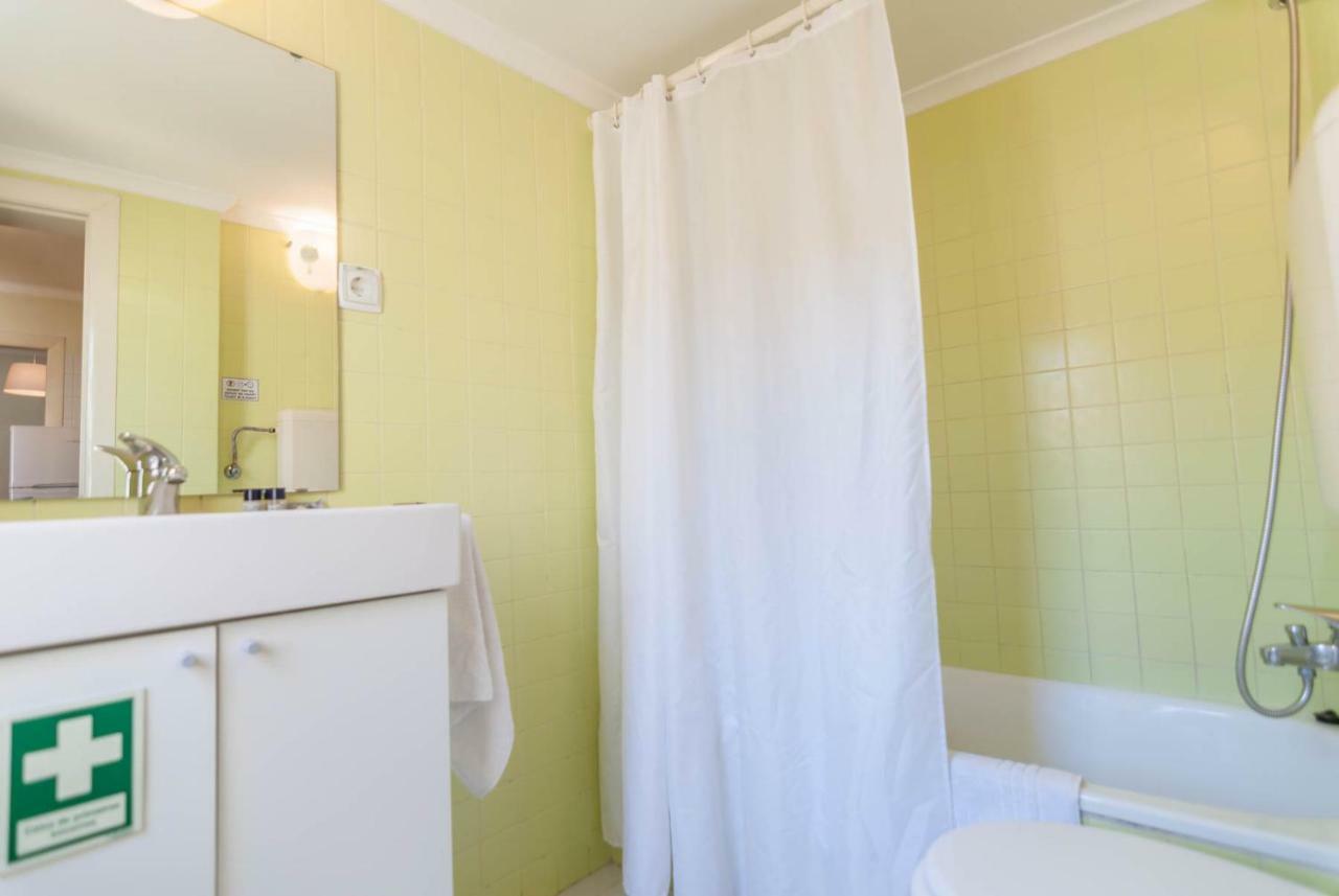 'White House' Apartment- Alfama Lisbon Bagian luar foto
