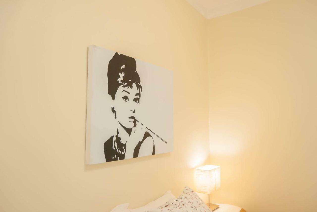 'White House' Apartment- Alfama Lisbon Bagian luar foto